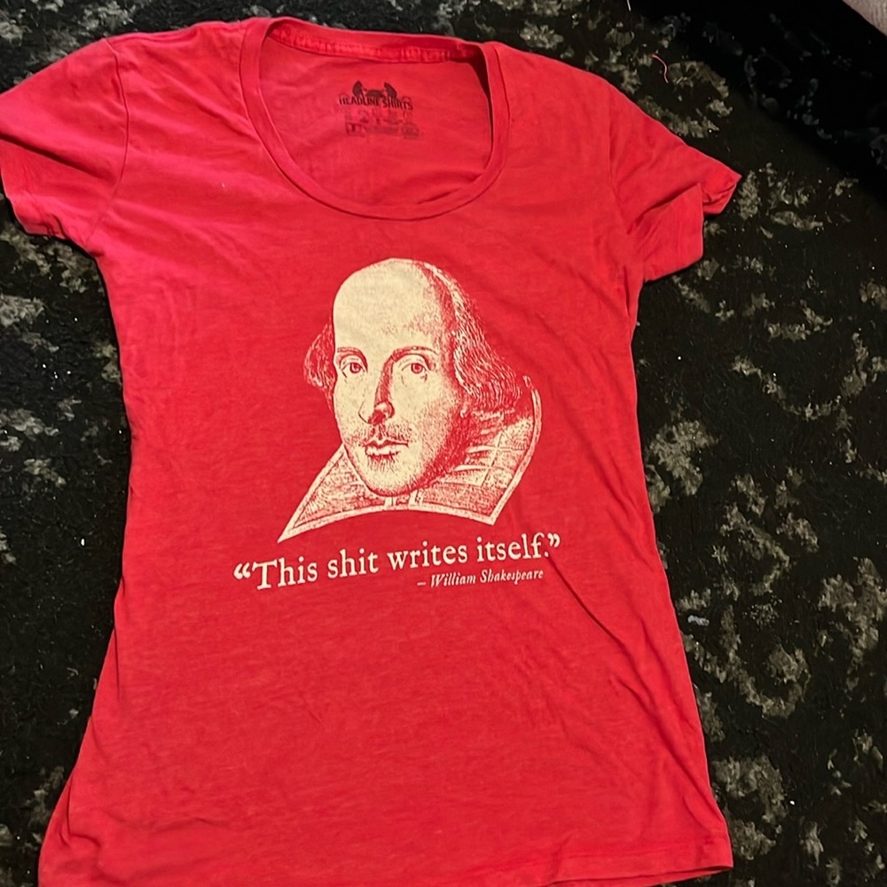 Funny graphic tee Size Small